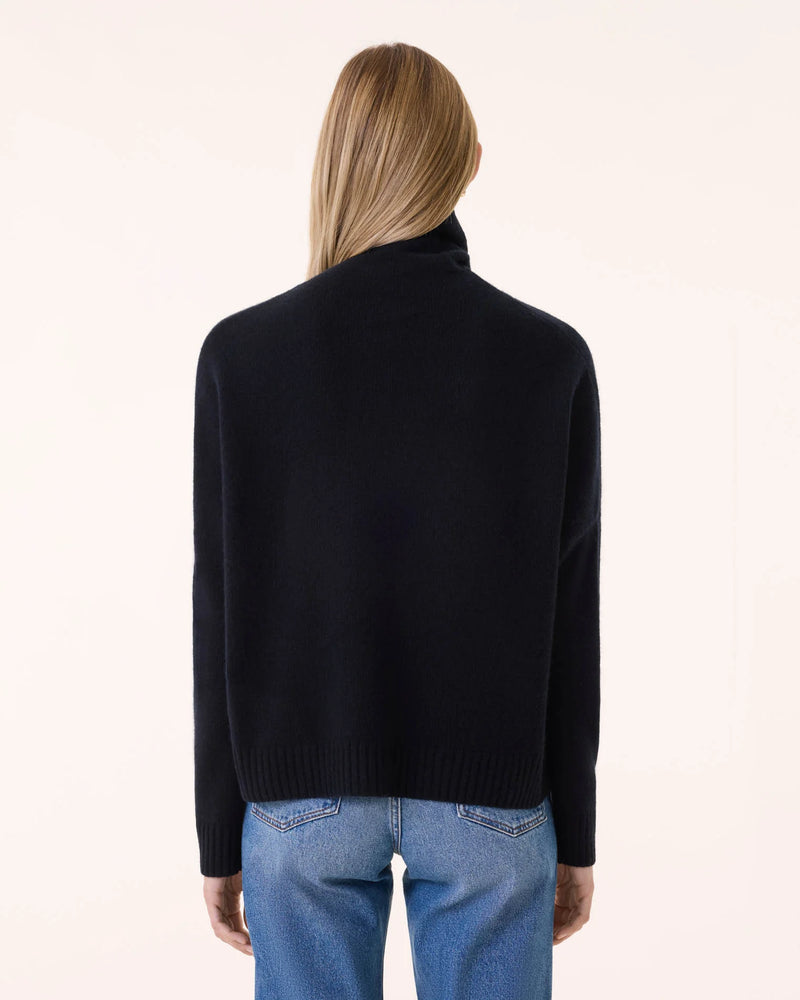 Pull Tila Noir