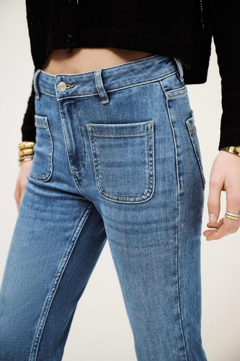 Jean Ross Light use Blue