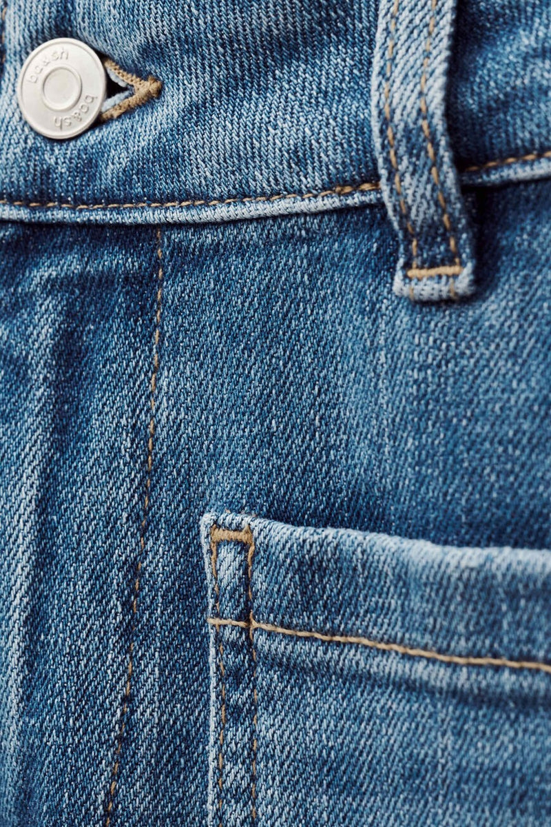 Jean Ross Light use Blue